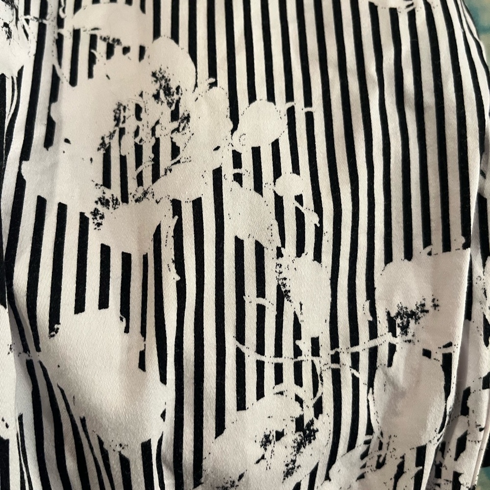Chico’s black and white stripe crop pants size 1.5 or medium pull on style - Picture 11 of 12